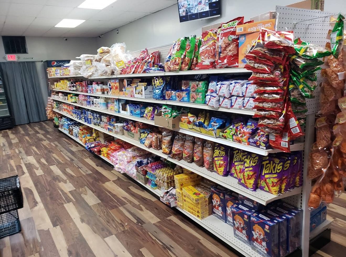 Pasillo de snacks y botanas